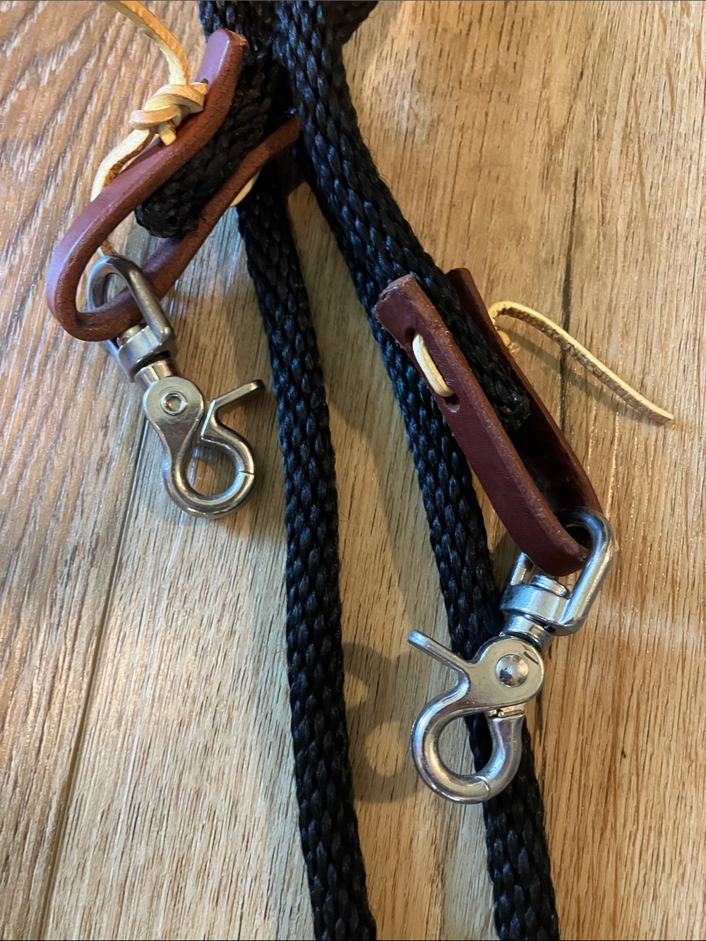 Weaver 8’ roper reins with scissor snaps - Picture 3 of 4